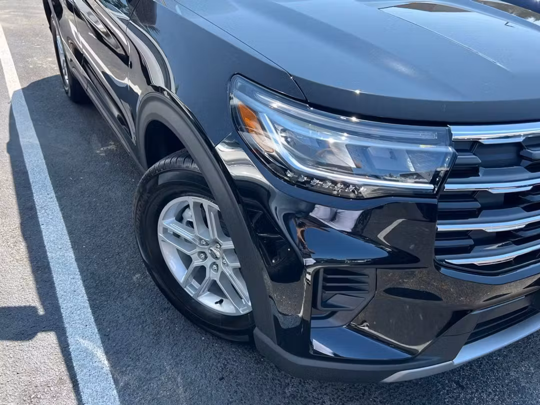 2026 Ford Explorer Active - Image 3