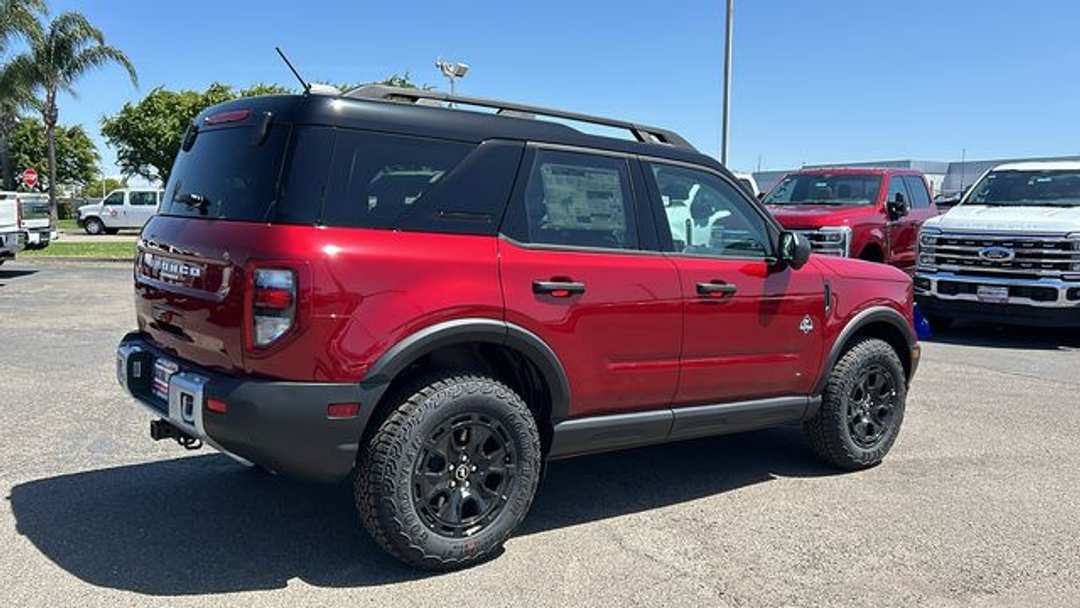 2026 Ford Bronco Sport Outer Banks - Image 3