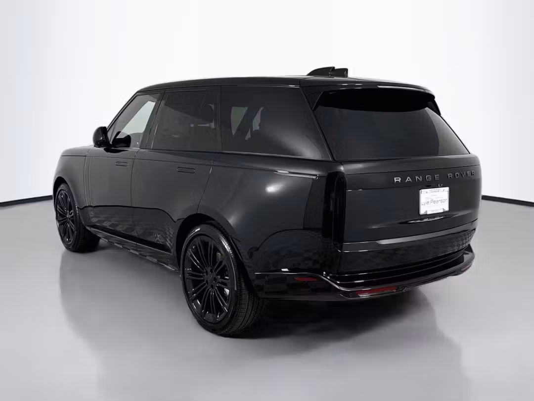 2026 Land Rover Range Rover SE - Image 3