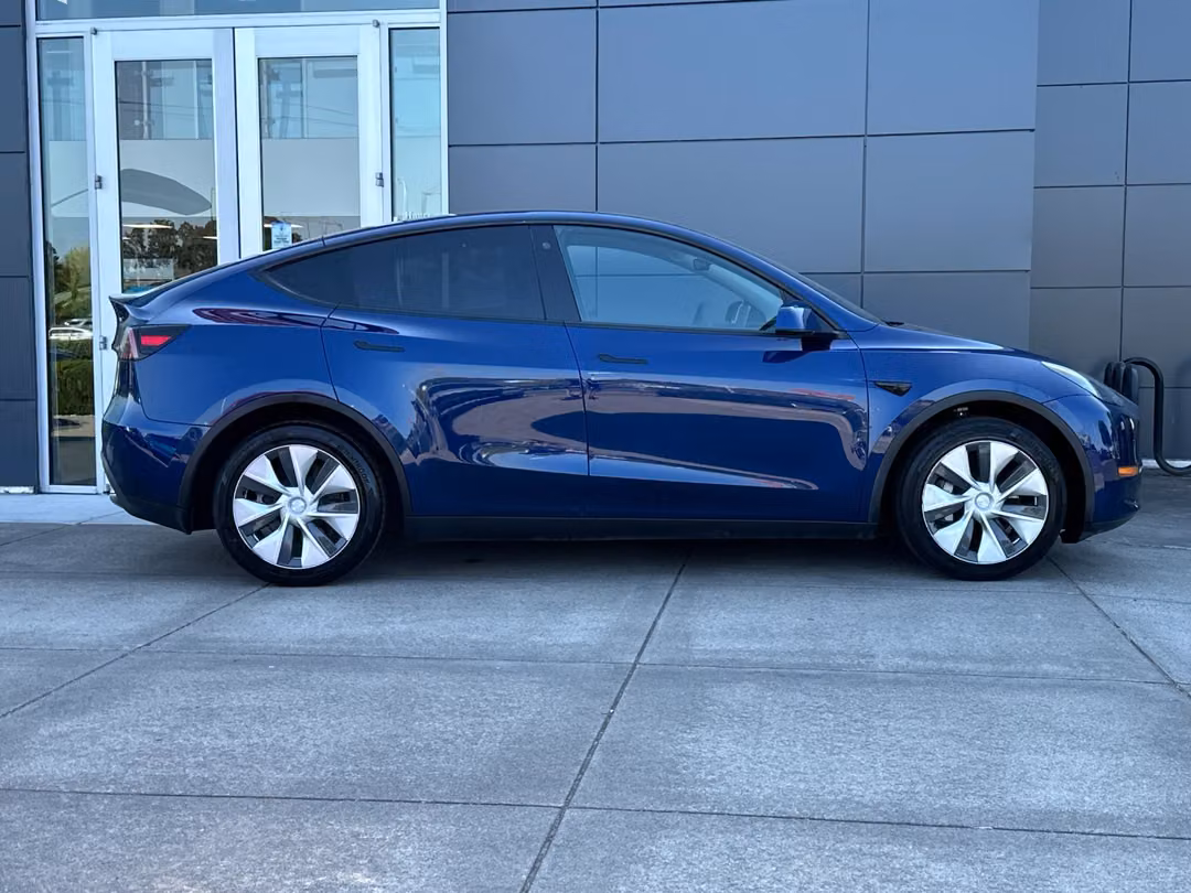 2022 Tesla Model Y Long Range - Image 3