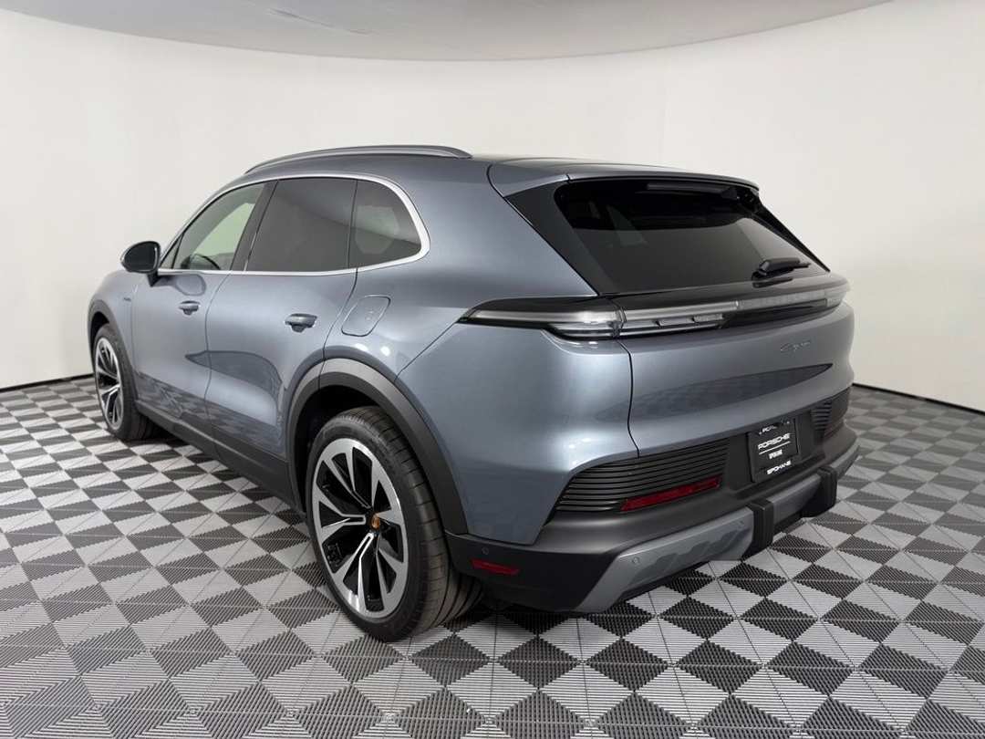 2026 Porsche Cayenne - Image 3