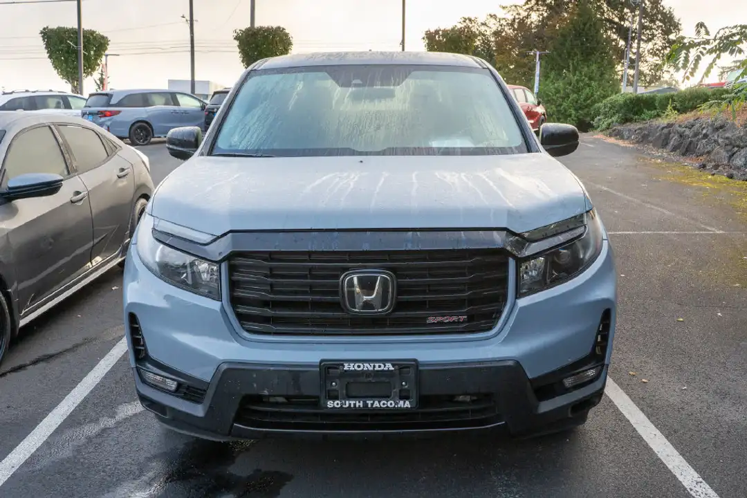 2023 Honda Ridgeline Sport - Image 2