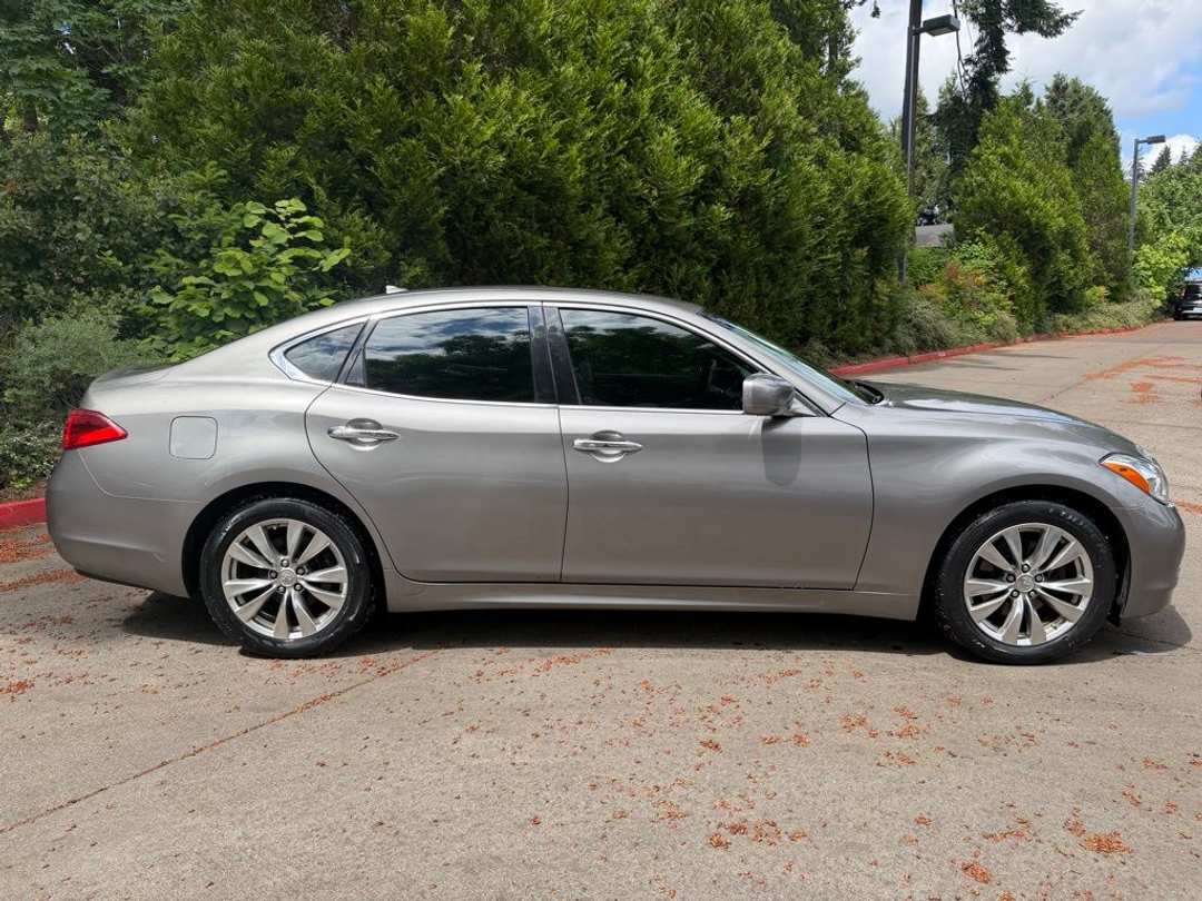 2012 INFINITI M Hybrid M35h - Image 2
