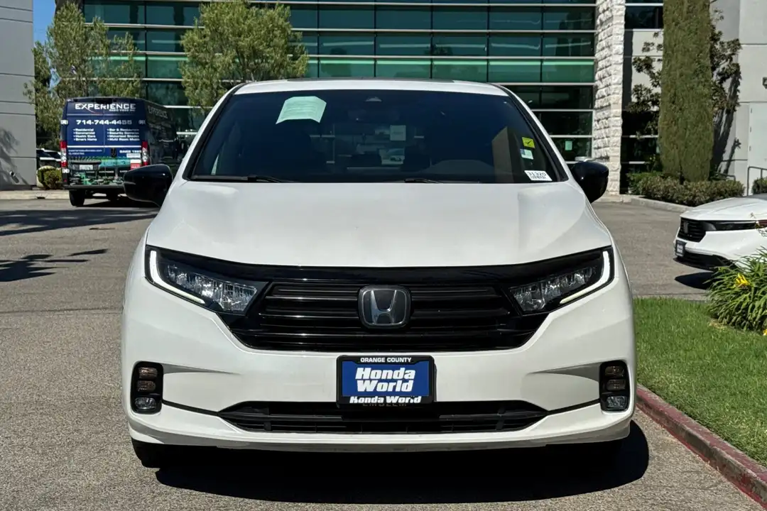 2024 Honda Odyssey Sport - Image 3