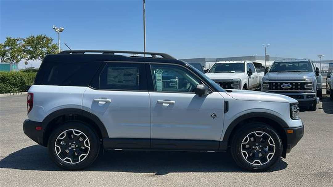 2026 Ford Bronco Sport Outer Banks - Image 2