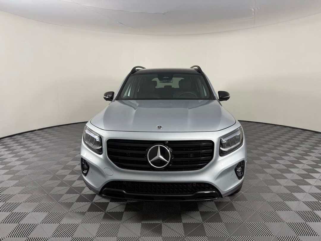 2025 Mercedes-Benz GLB 250 - Image 2