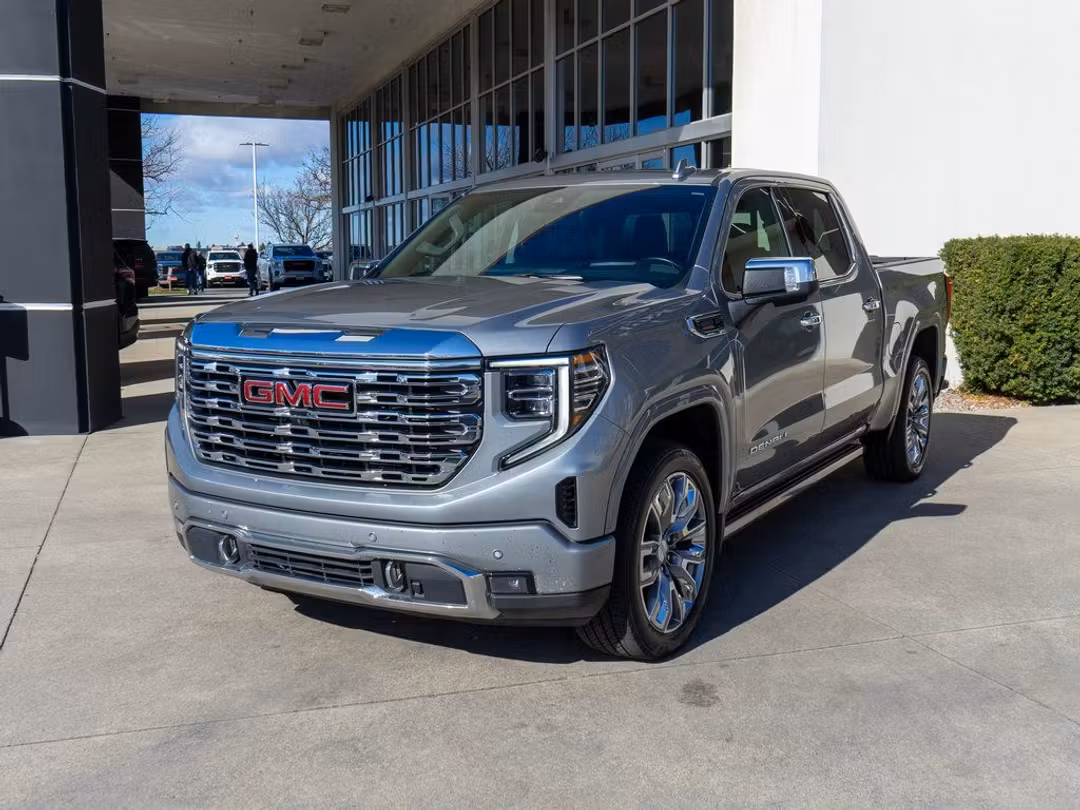 2024 GMC Sierra 1500 Denali - Image 3