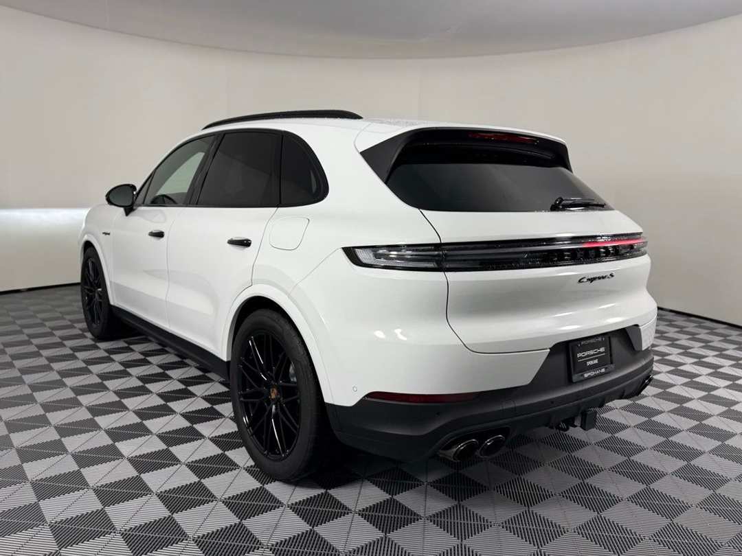2026 Porsche Cayenne E-Hybrid S - Image 3