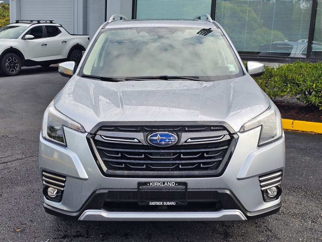 2023 Subaru Forester Touring - Image 2
