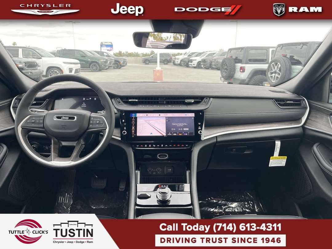 2027 Jeep Grand Cherokee Limited - Image 2