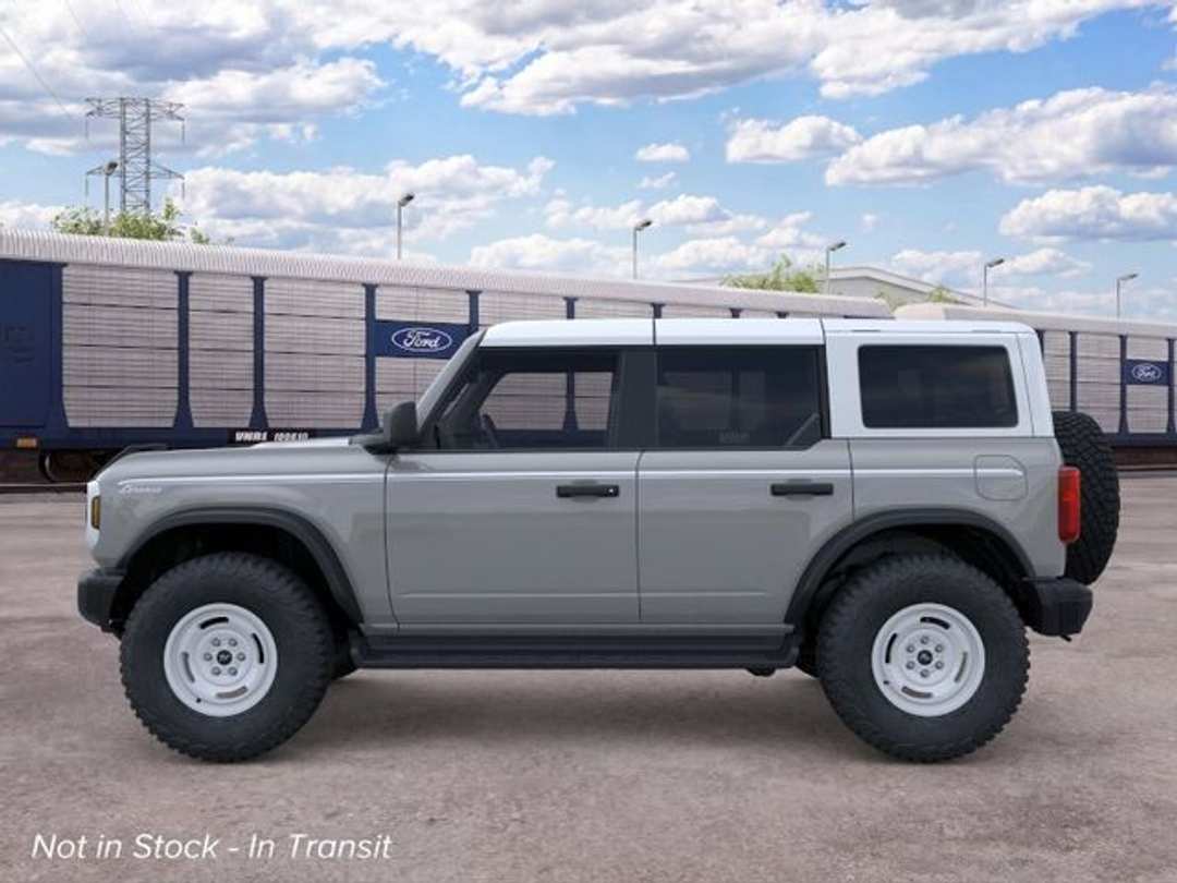2026 Ford Bronco Heritage Edition - Image 3