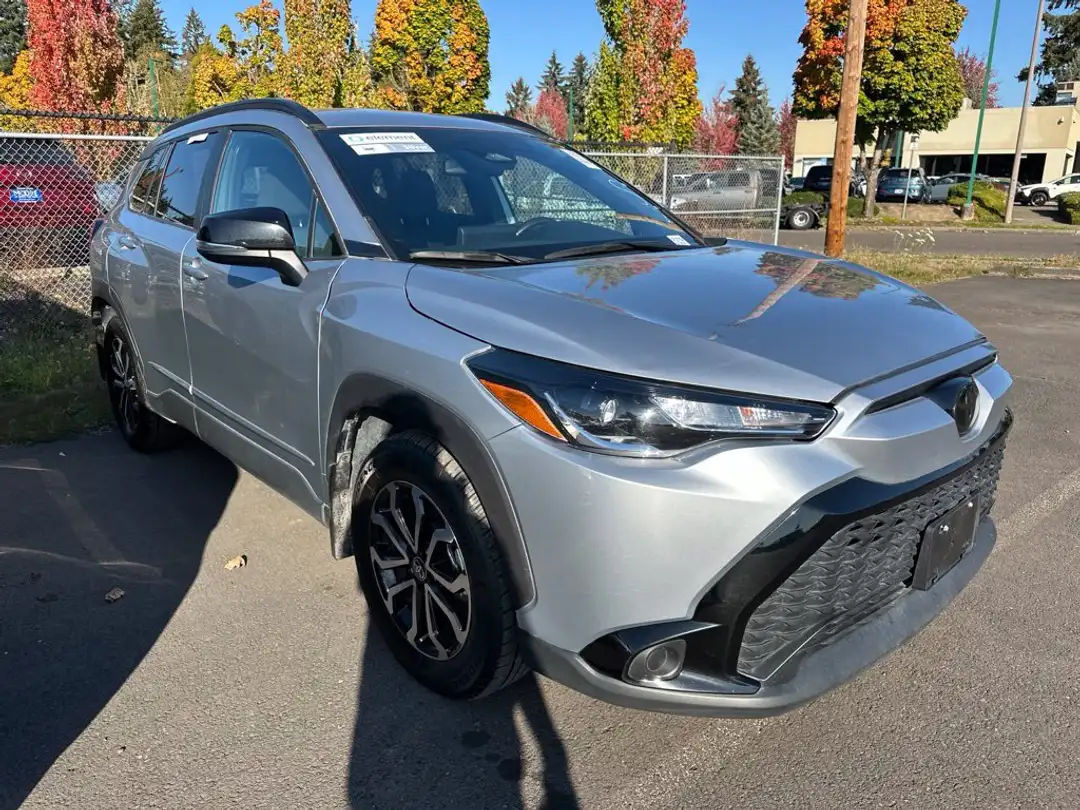 2025 Toyota Corolla Cross Hybrid SE - Image 3