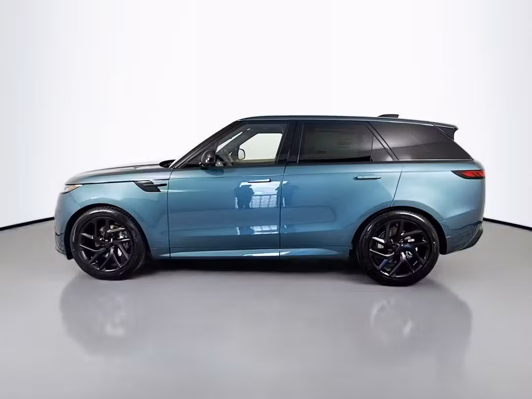 2026 Land Rover Range Rover Sport Dynamic SE - Image 2
