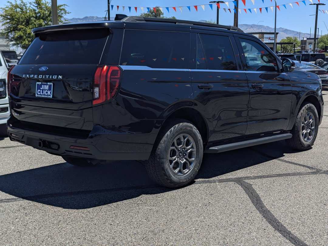 2026 Ford Expedition Active - Image 2