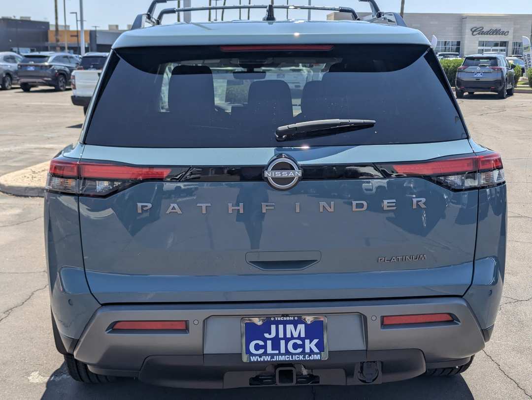 2026 Nissan Pathfinder Platinum - Image 3
