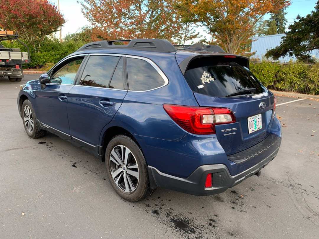 2019 Subaru Outback 3.6R - Image 2