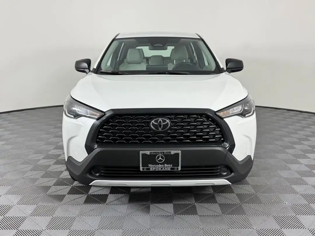 2024 Toyota Corolla Cross L - Image 2