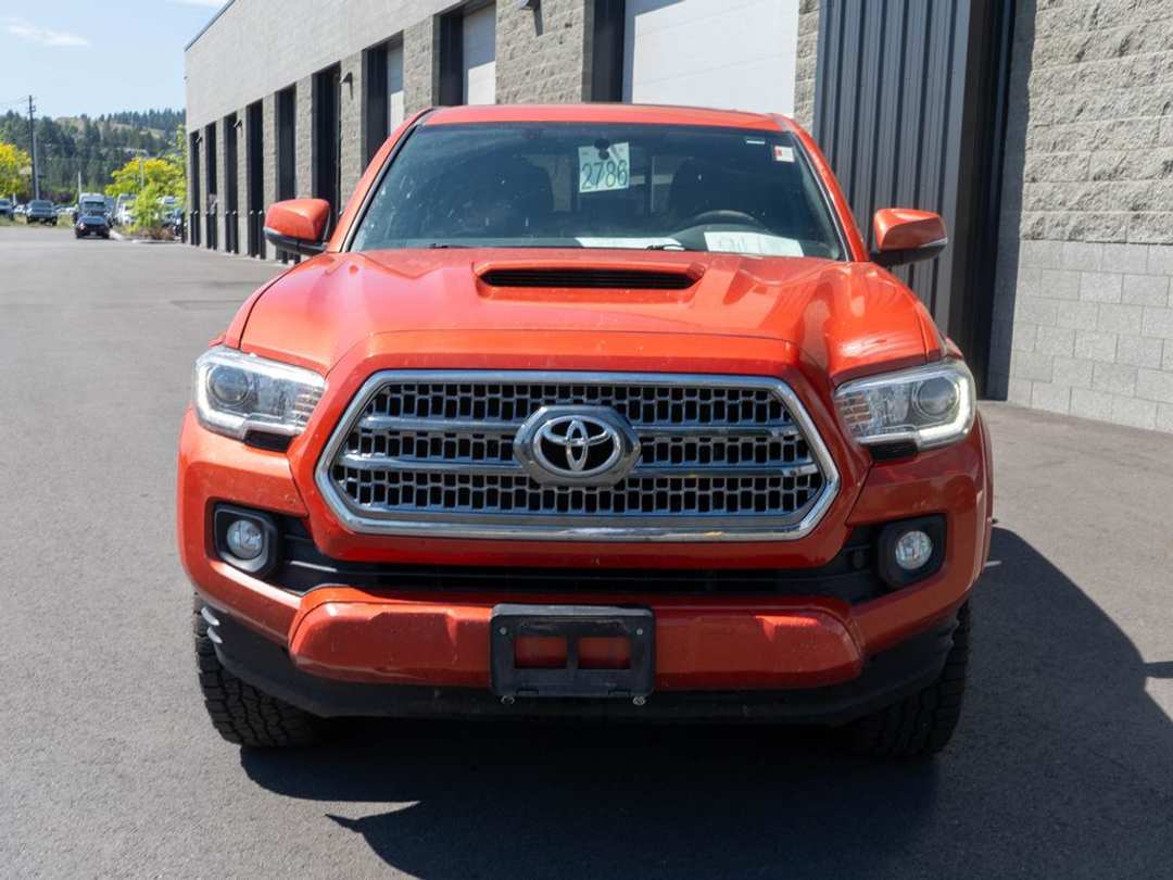 2016 Toyota Tacoma TRD Sport - Image 2