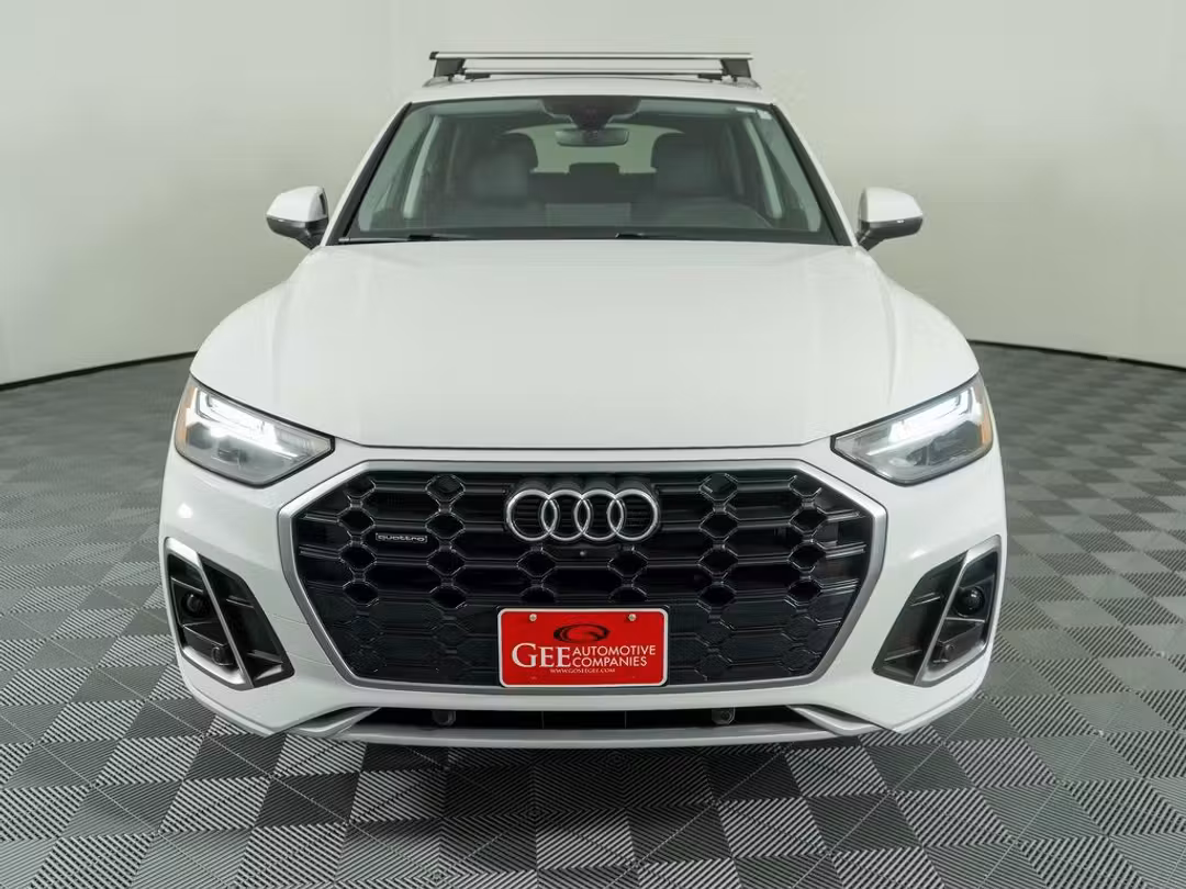 2024 Audi Q5 45 S line Premium - Image 2