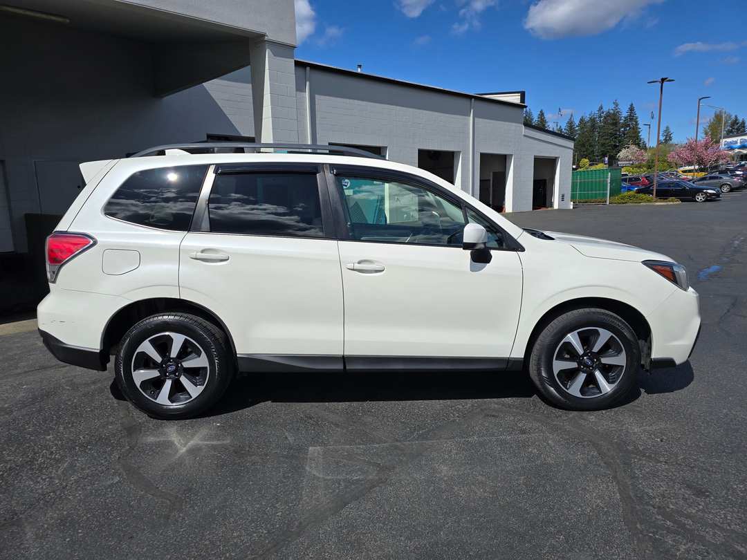 2017 Subaru Forester 2.5i Premium - Image 3
