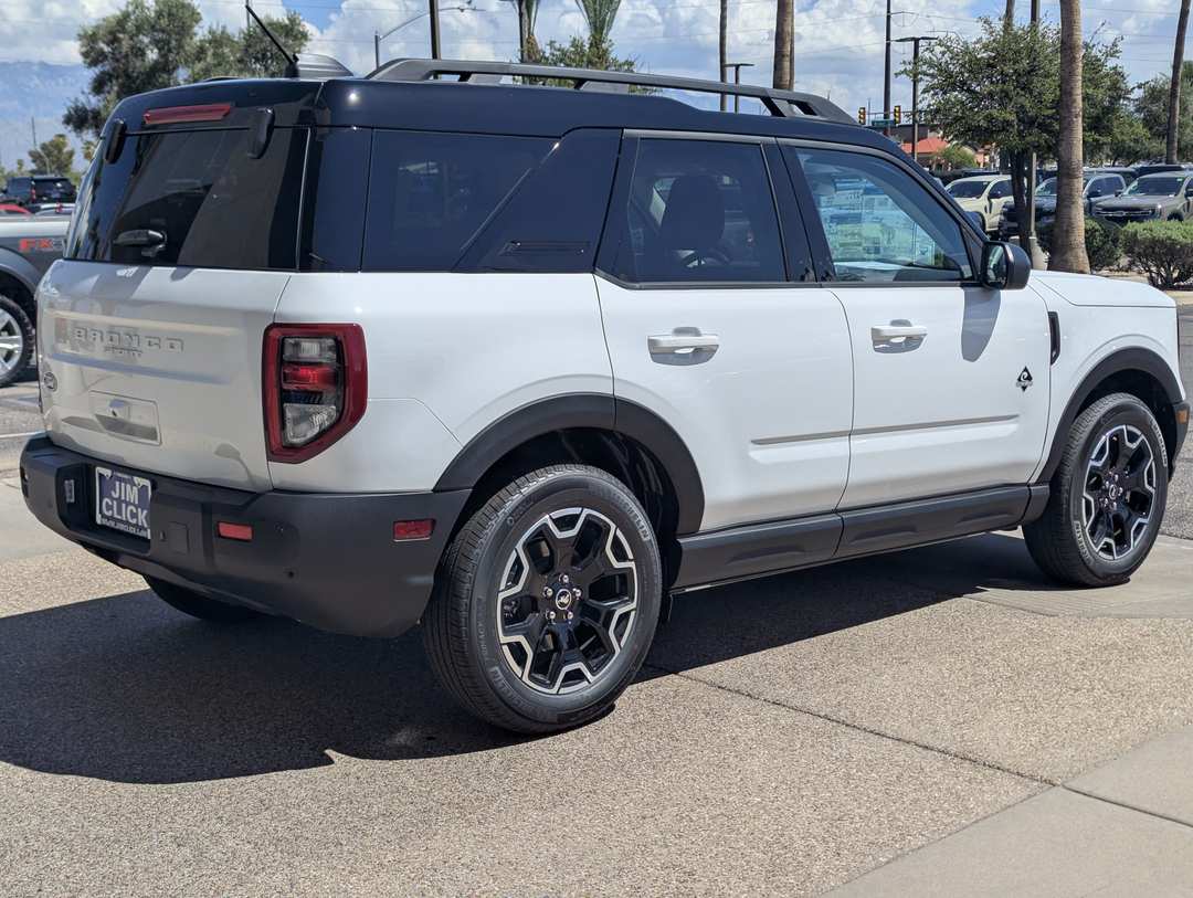 2026 Ford Bronco Sport Outer Banks - Image 2