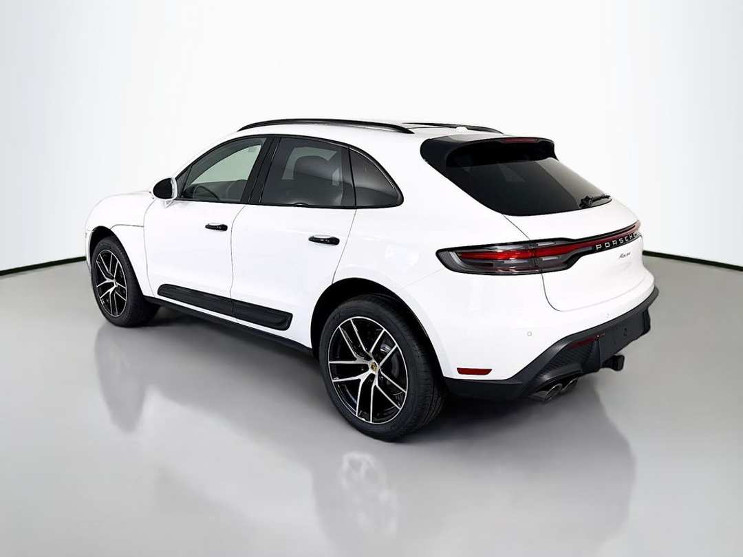 2026 Porsche Macan - Image 3