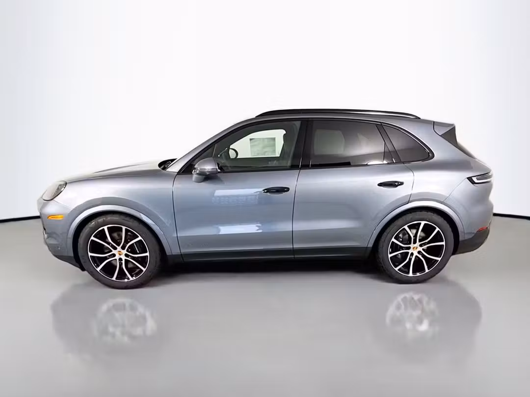 2026 Porsche Cayenne - Image 2