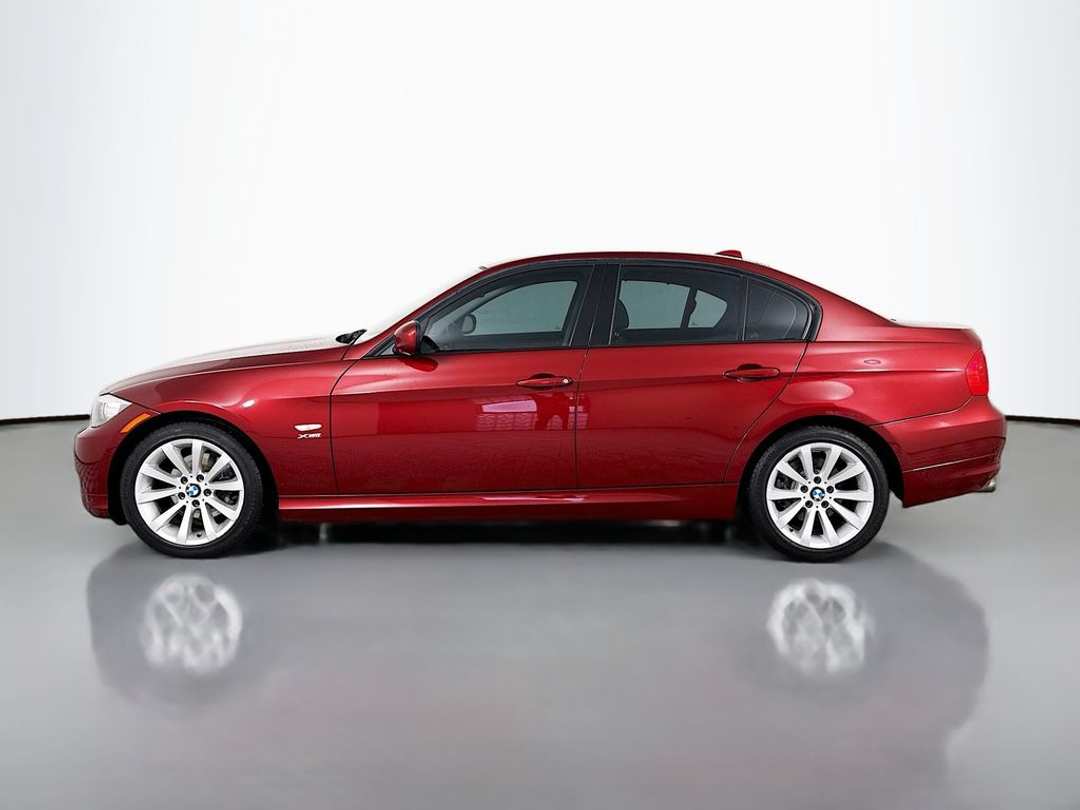 2011 BMW 3 Series 328i xDrive - Image 3
