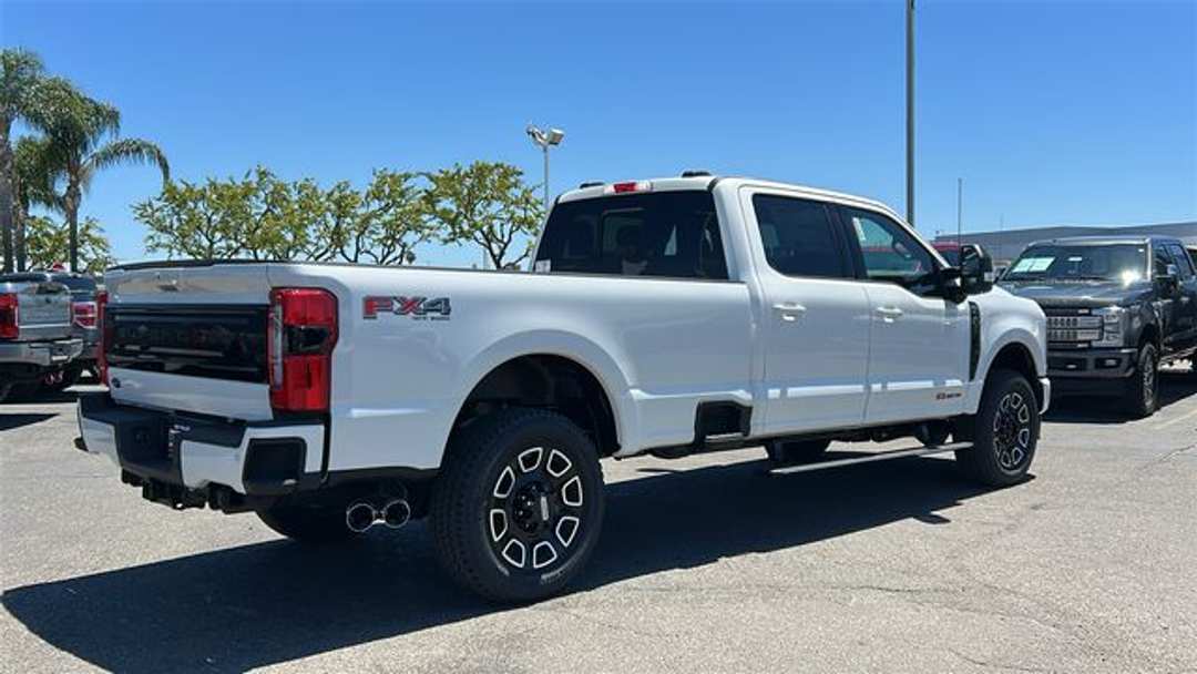 2026 Ford F-350Sd Platinum - Image 3
