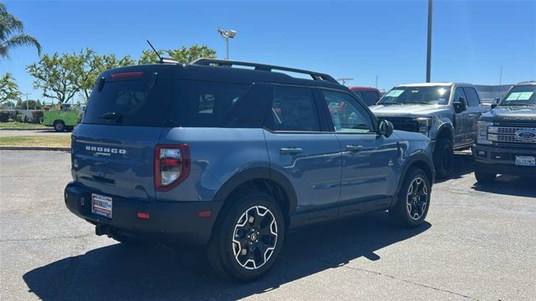 2026 Ford Bronco Sport Outer Banks - Image 3