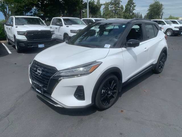 2023 Nissan Kicks SR