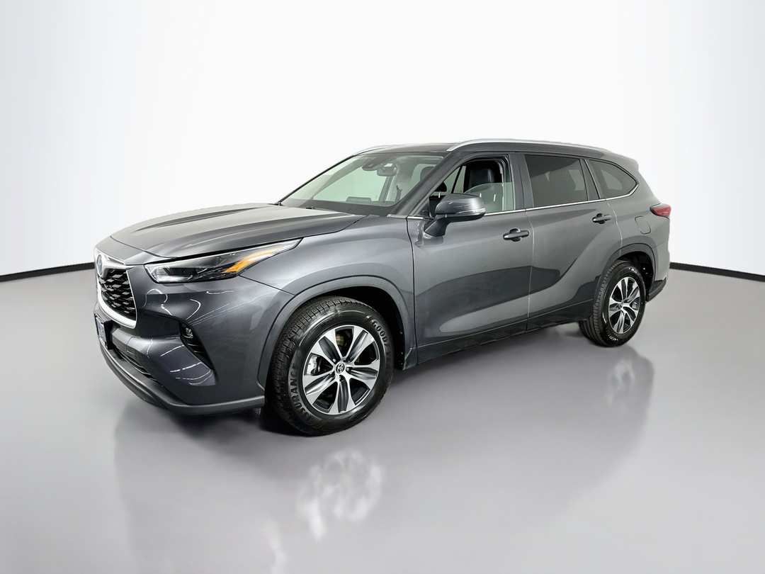 2023 Toyota Highlander Hybrid XLE - Image 3