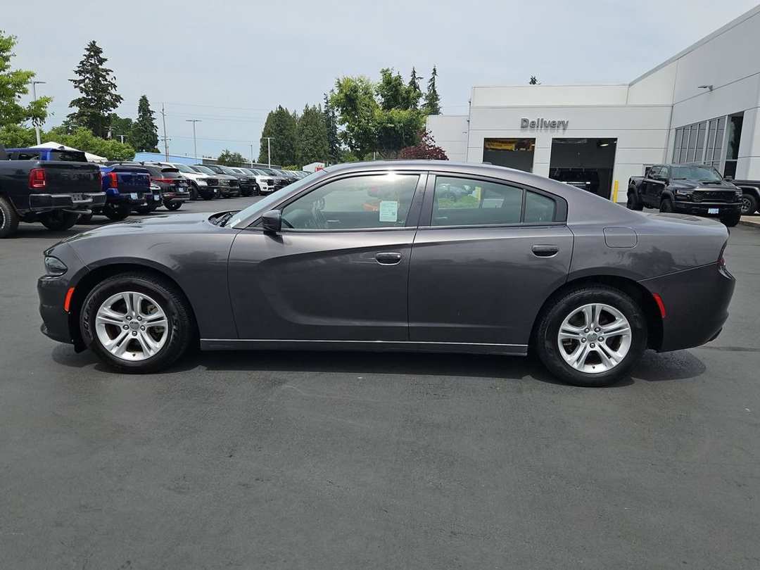 2022 Dodge Charger SXT - Image 3