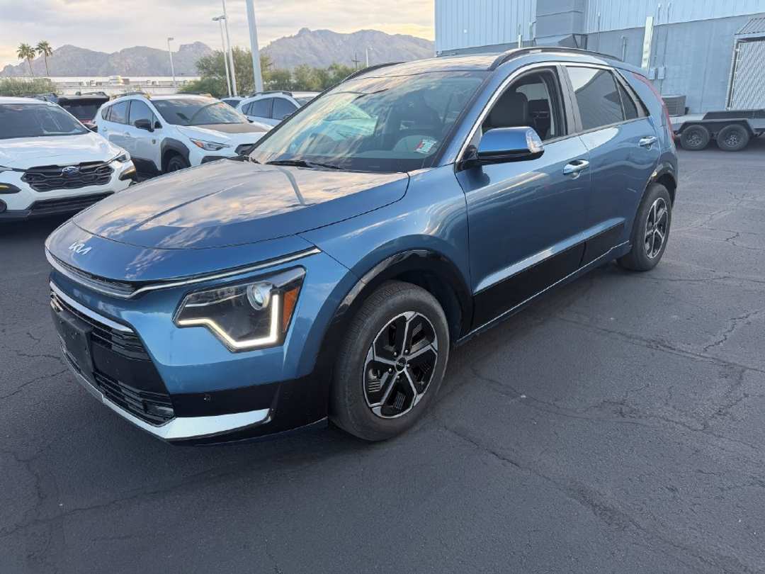 2025 Kia Niro SX - Image 3