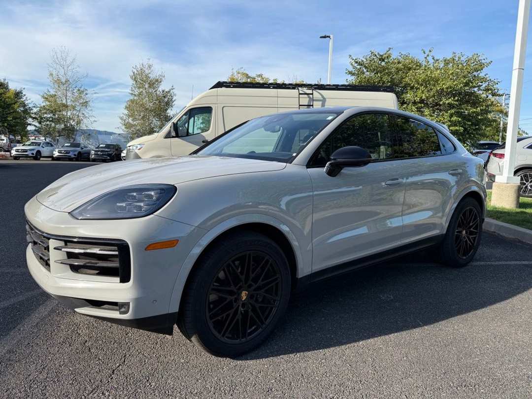 2024 Porsche Cayenne - Image 3