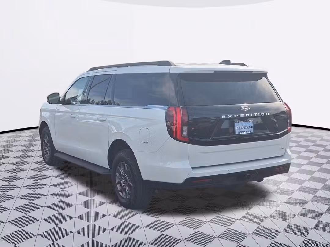 2027 Ford Expedition Max Active - Image 3