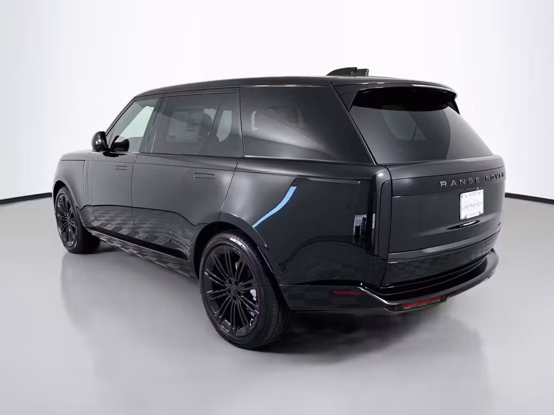 2026 Land Rover Range Rover SE - Image 3