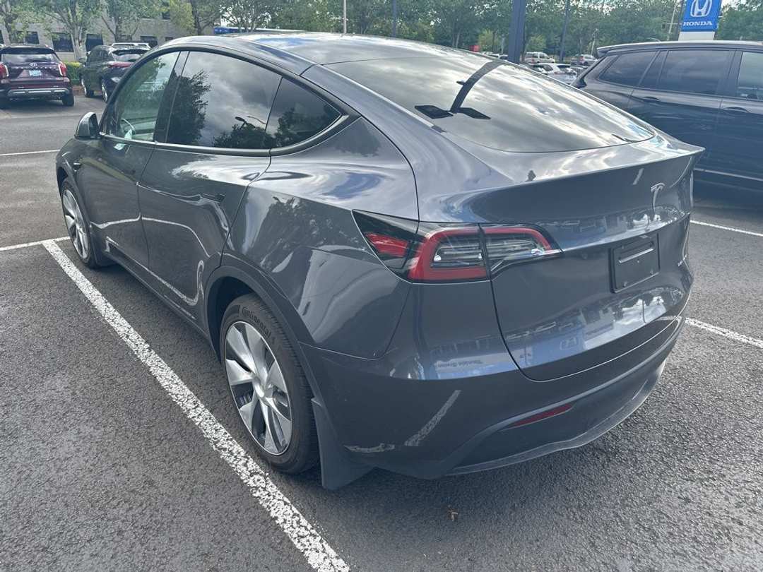 2023 Tesla Model Y Long Range - Image 3