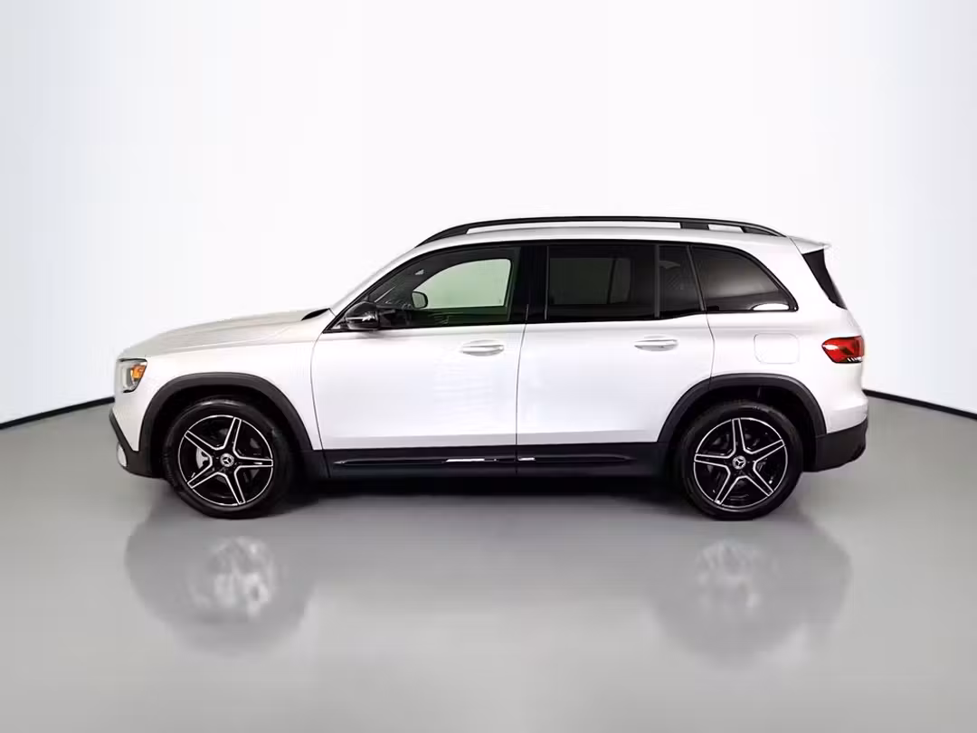 2023 Mercedes-Benz GLB GLB 250 - Image 2