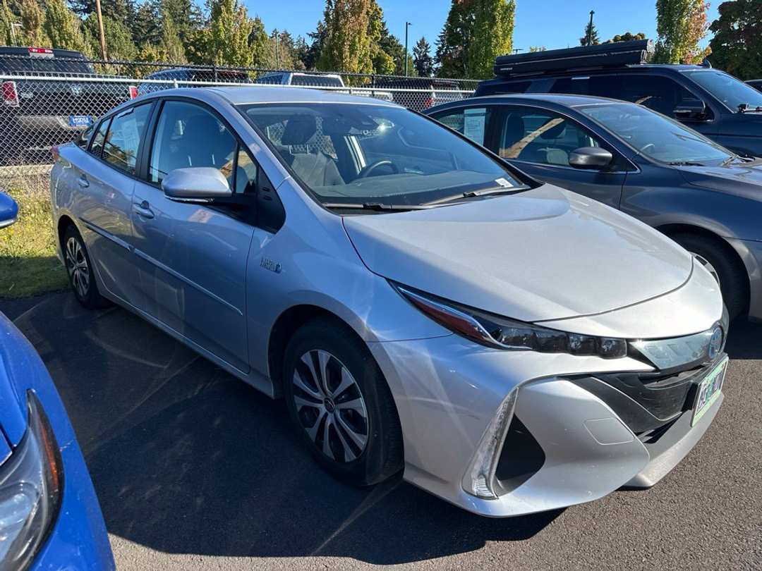 2022 Toyota Prius Prime LE - Image 3