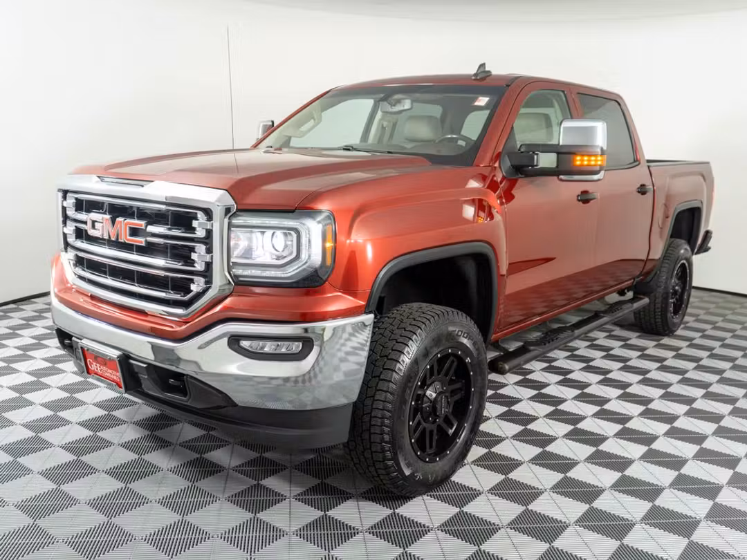2018 GMC Sierra 1500 SLT - Image 3