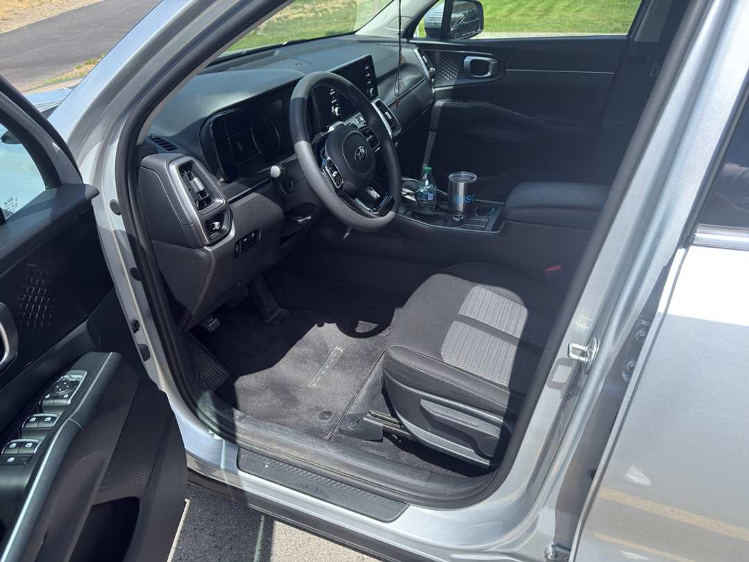 2021 Kia Sorento LX - Image 2