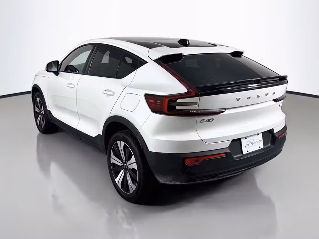2023 Volvo C40 Recharge Pure Twin Plus - Image 3