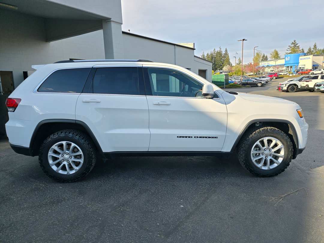 2021 Jeep Grand Cherokee Laredo X - Image 3