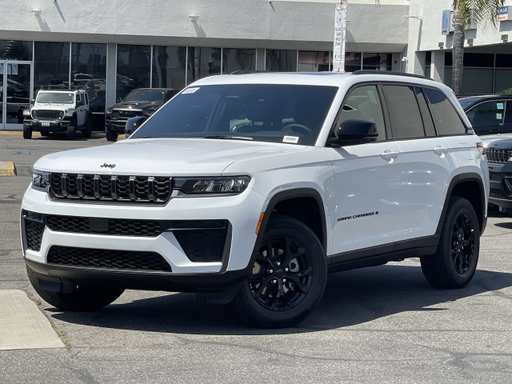 2026 Jeep Grand Cherokee Laredo Altitude