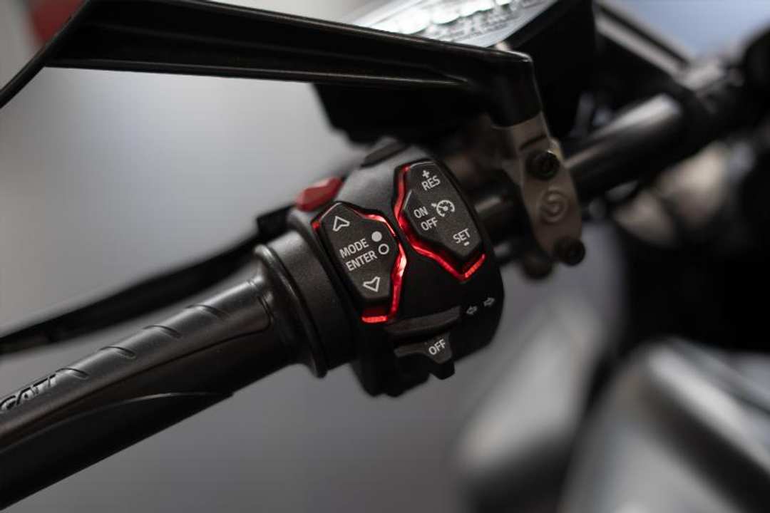 2026 Ducati Diavel V4 - Image 2