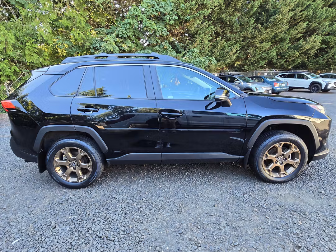 2024 Toyota Rav4 Hybrid Woodland Edition - Image 3