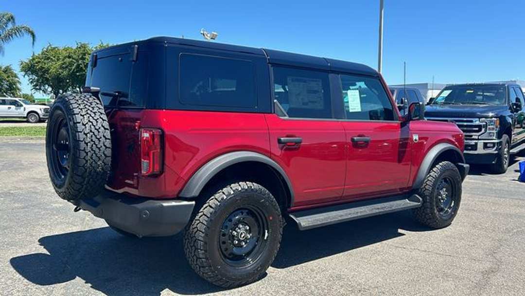2026 Ford Bronco Big Bend - Image 3