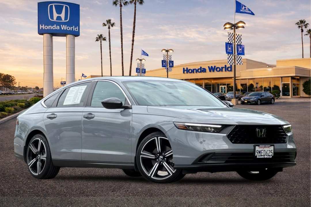 2024 Honda Accord Hybrid Sport - Image 2