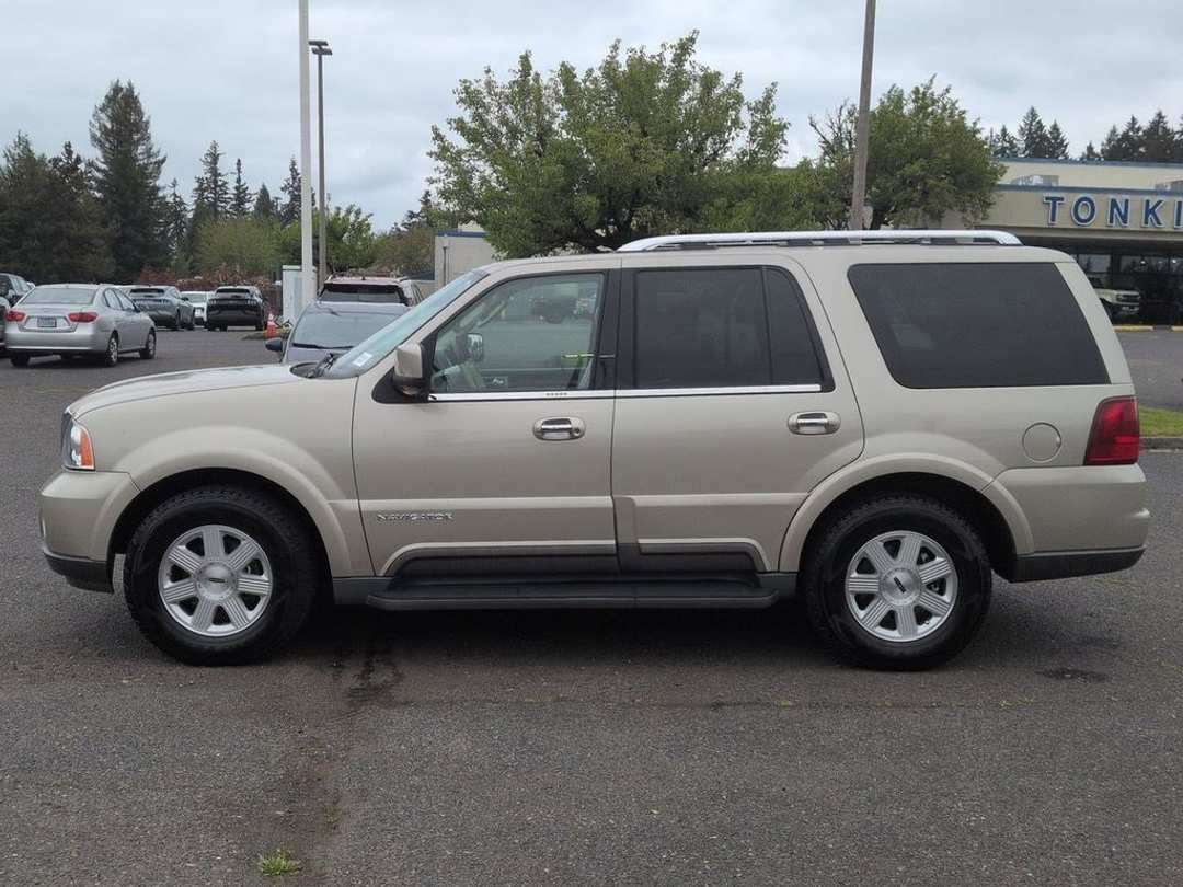 2004 Lincoln Navigator Luxury - Image 2